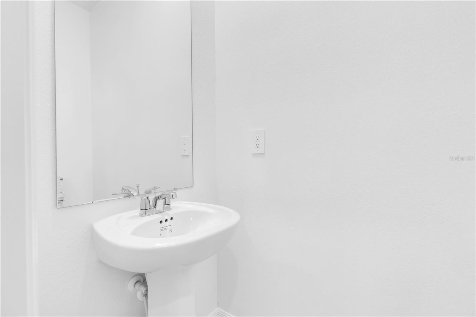 LONGLEAF NBRHD FOUR PH II - Residential Lease