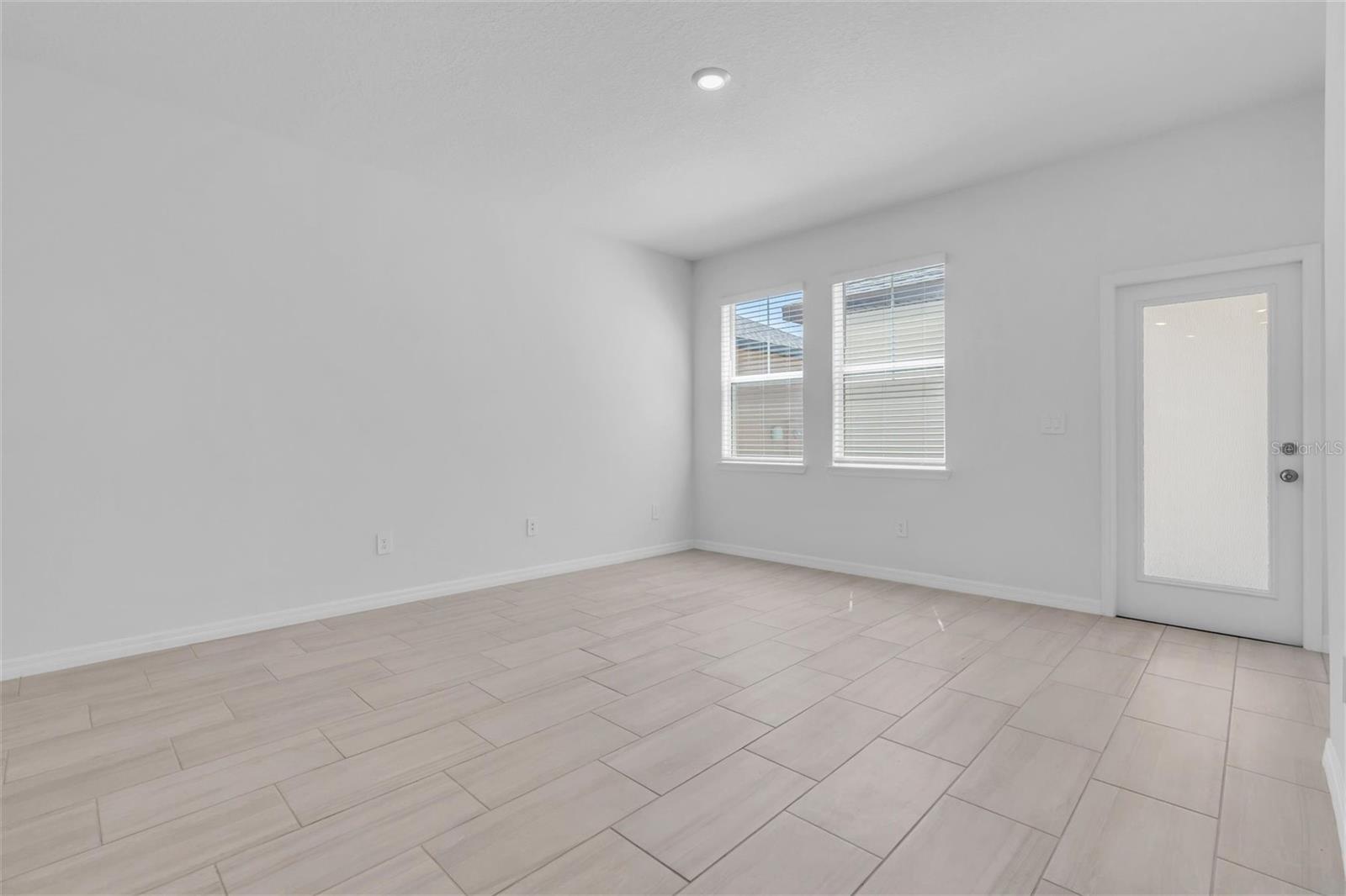 LONGLEAF NBRHD FOUR PH II - Residential Lease