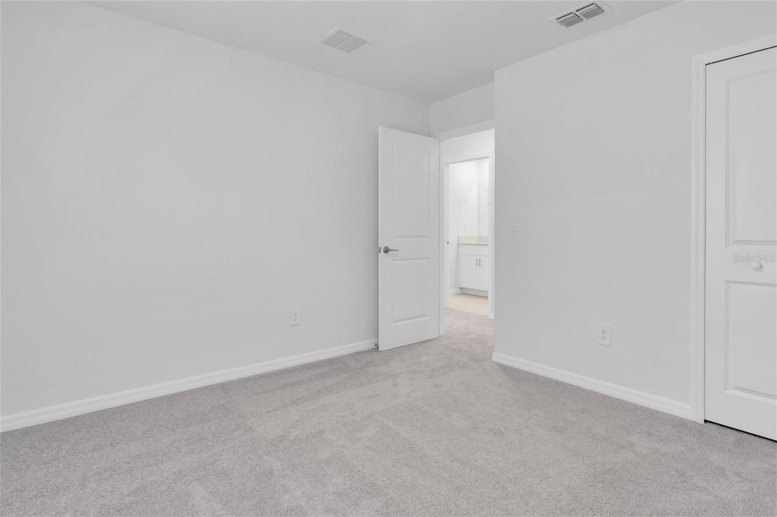 LONGLEAF NBRHD FOUR PH II - Residential Lease