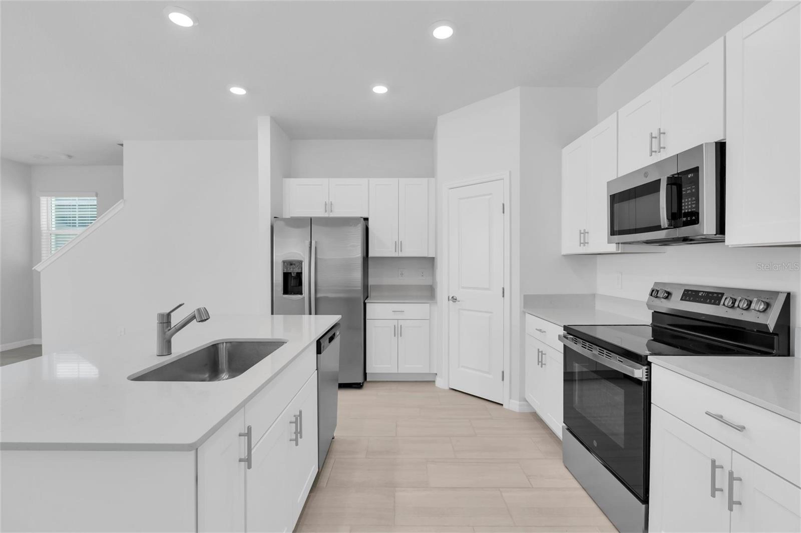 LONGLEAF NBRHD FOUR PH II - Residential Lease