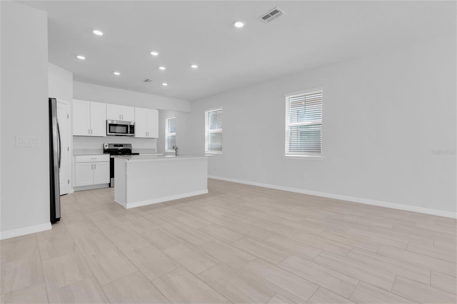 LONGLEAF NBRHD FOUR PH II - Residential Lease