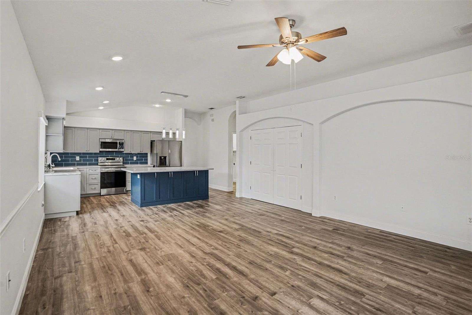 TAMPA BAY GOLF&TENNIS CLB PH V - Residential