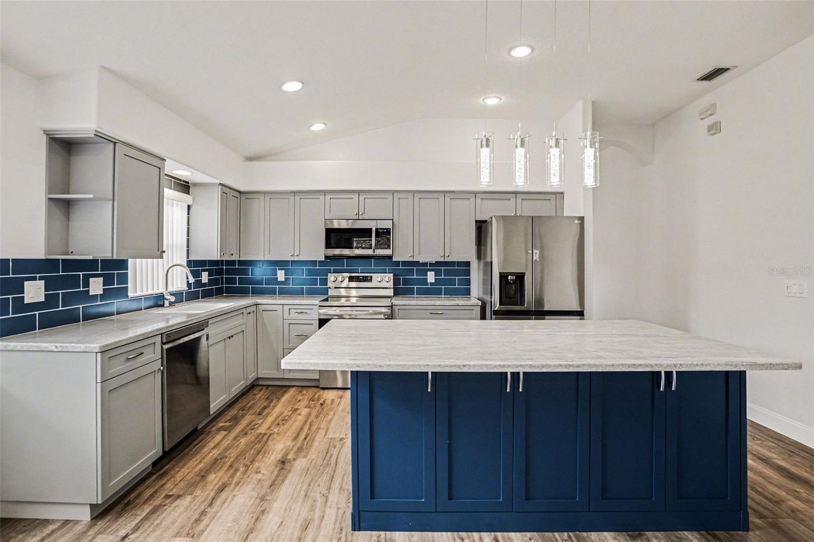 TAMPA BAY GOLF&TENNIS CLB PH V - Residential