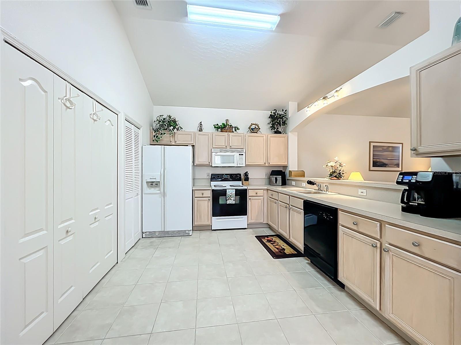 OCEAN SIDE VILLAGE - Residential