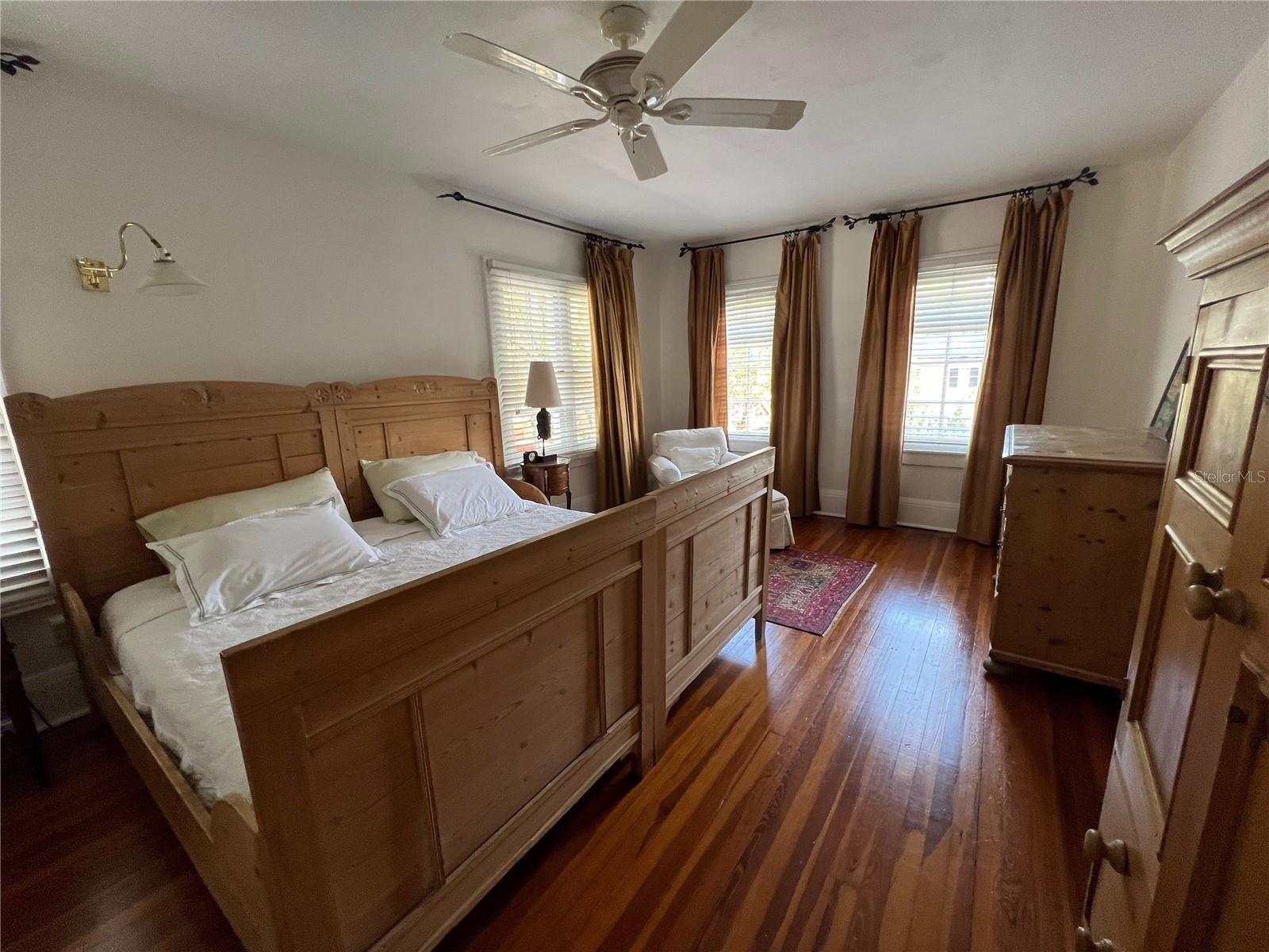 COLLEGE PLACE REP - Residential