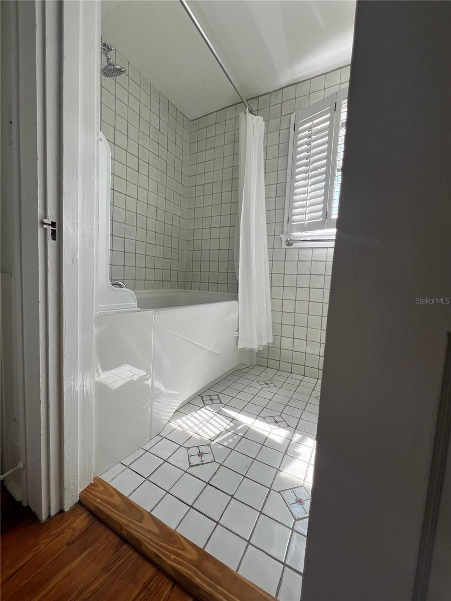 COLLEGE PLACE REP - Residential