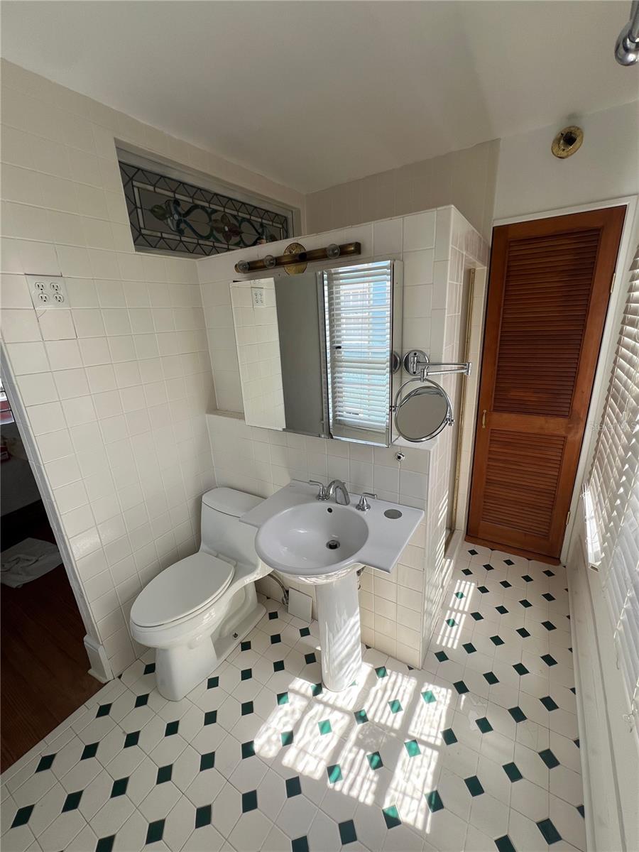 COLLEGE PLACE REP - Residential