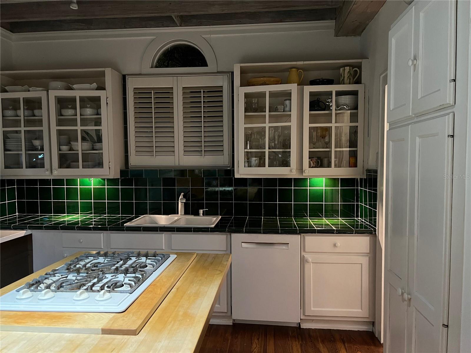 COLLEGE PLACE REP - Residential