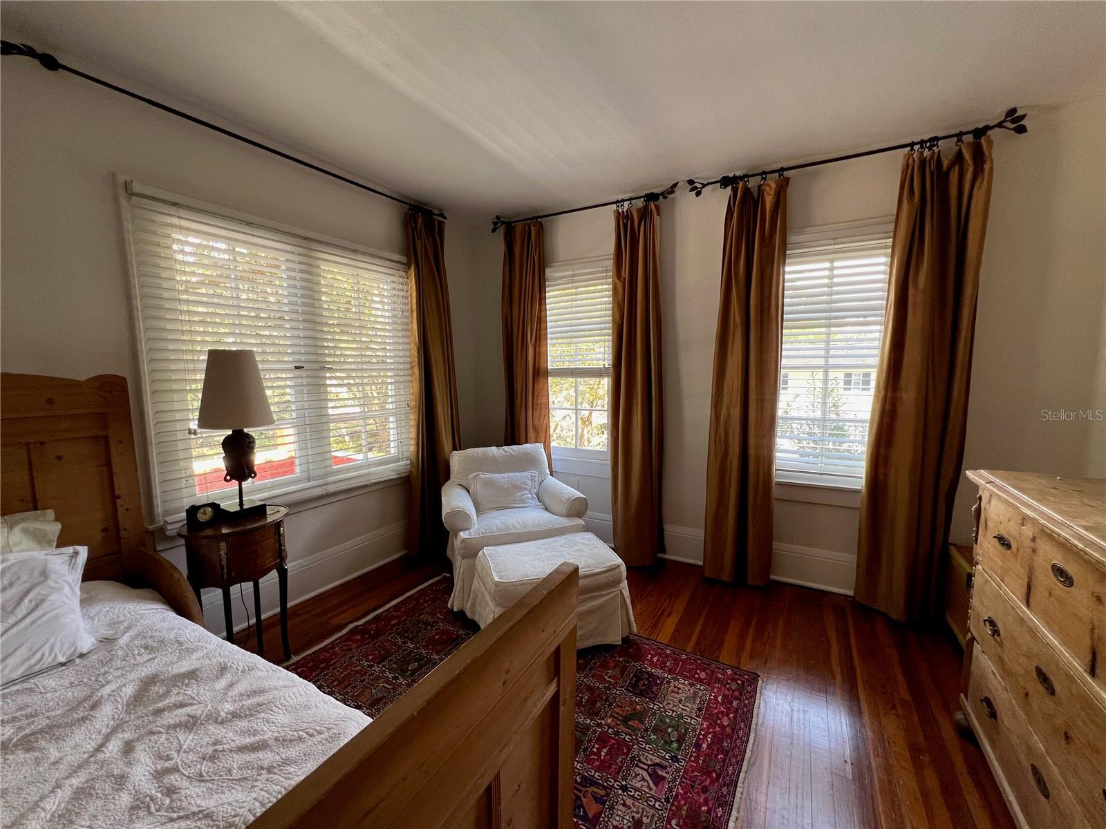 COLLEGE PLACE REP - Residential