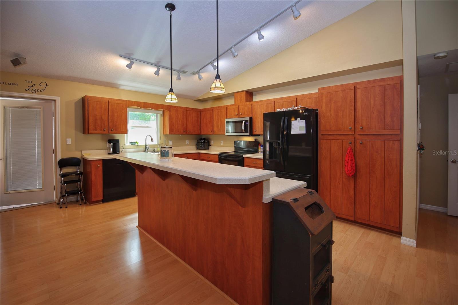 3123 WOODLAND DRIVE