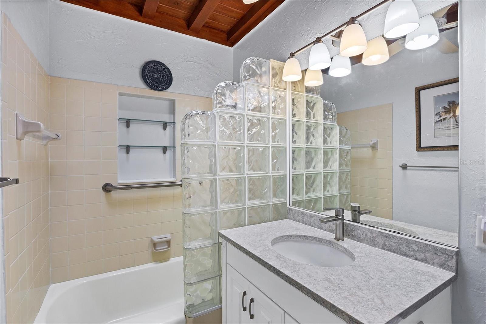 SOUTH VENICE - Residential