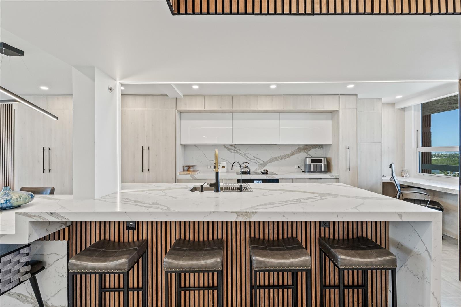 REDINGTON TOWERS 3 CONDO - Residential