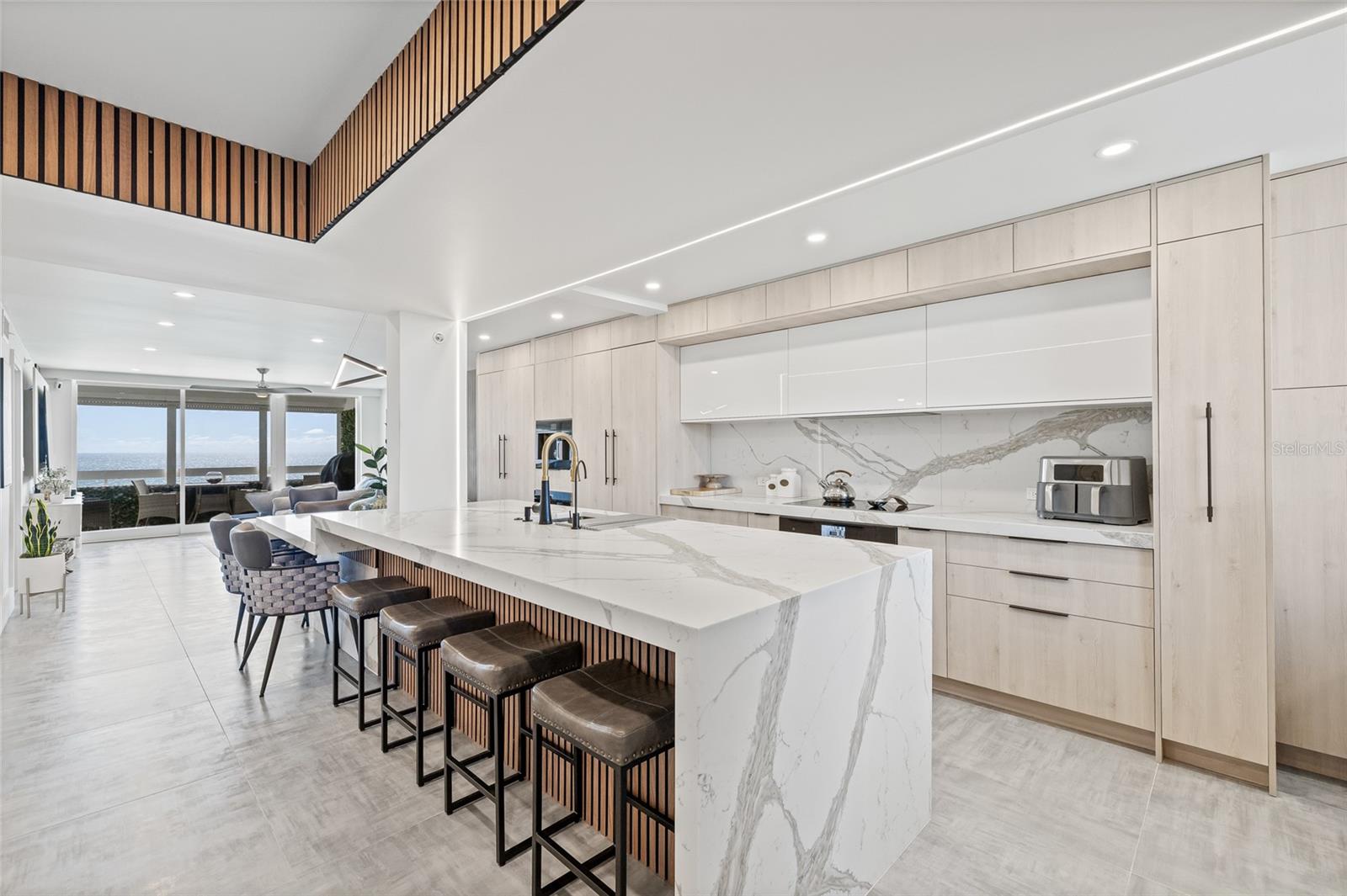 REDINGTON TOWERS 3 CONDO - Residential