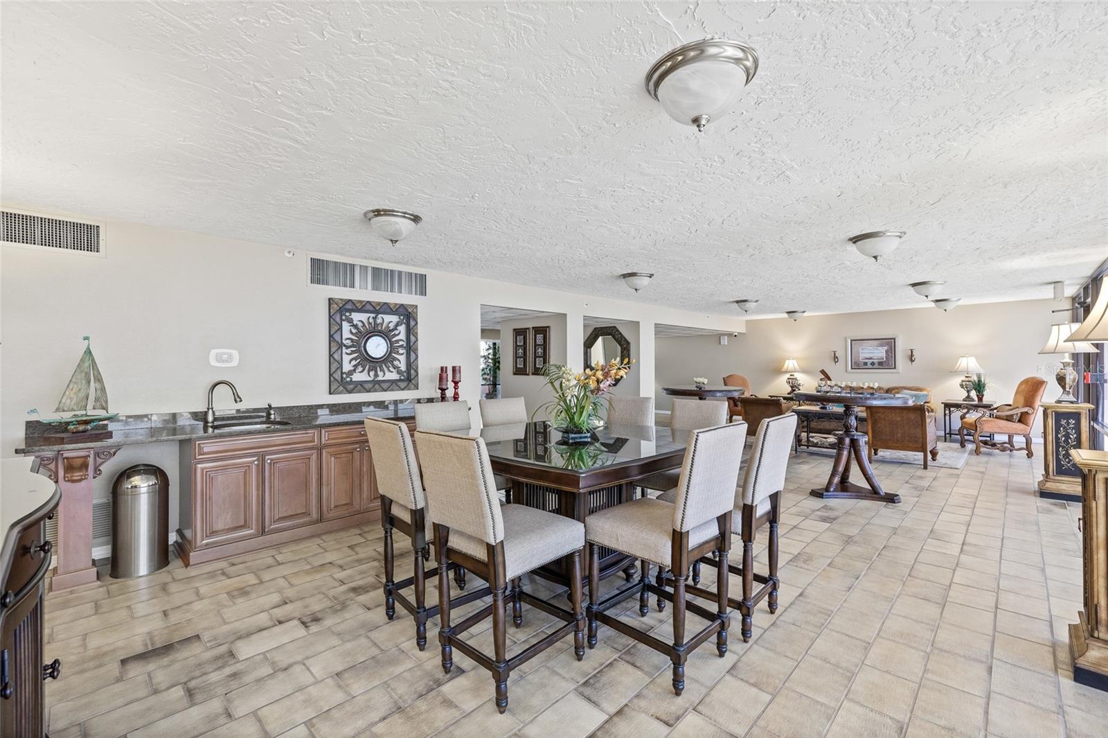 REDINGTON TOWERS 3 CONDO - Residential