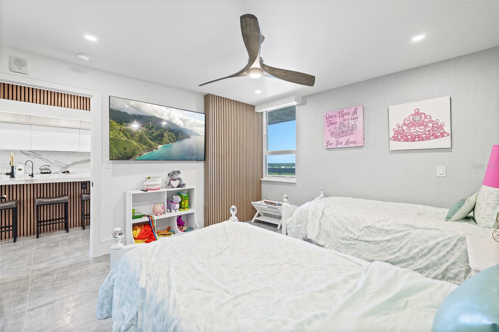 REDINGTON TOWERS 3 CONDO - Residential