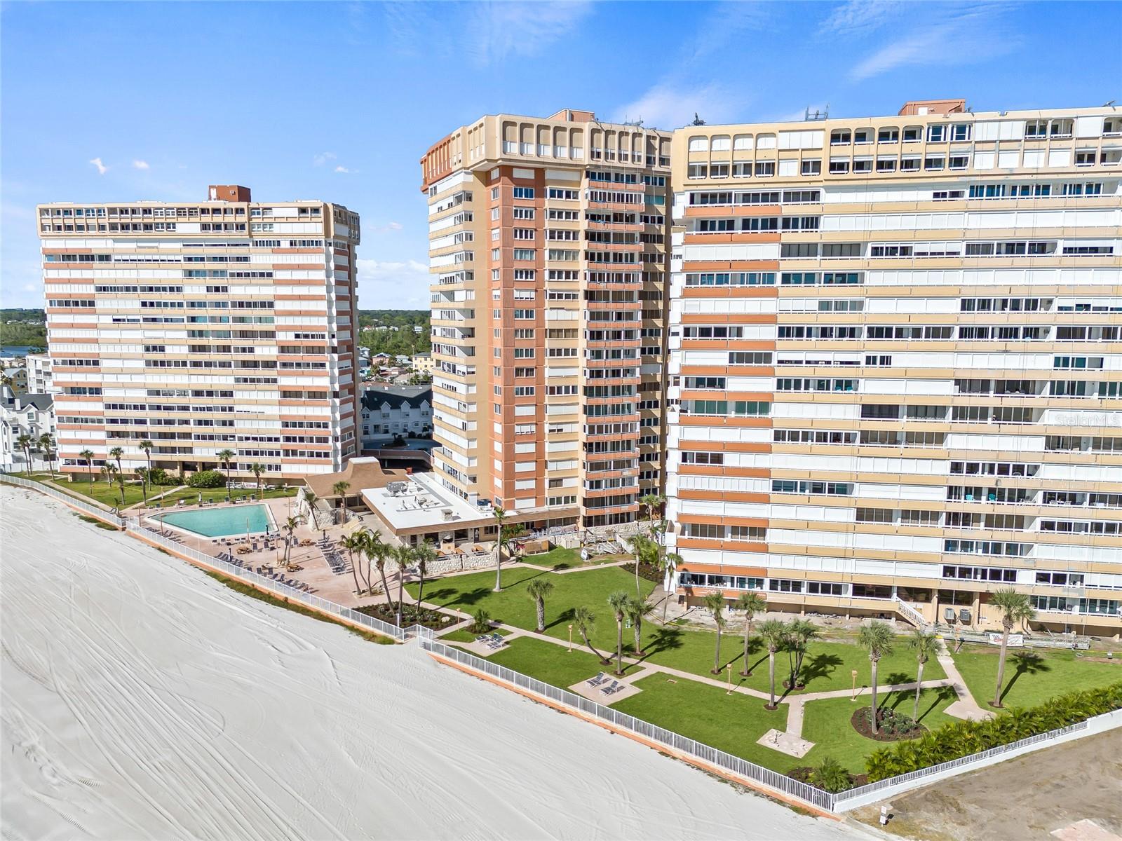 REDINGTON TOWERS 3 CONDO - Residential