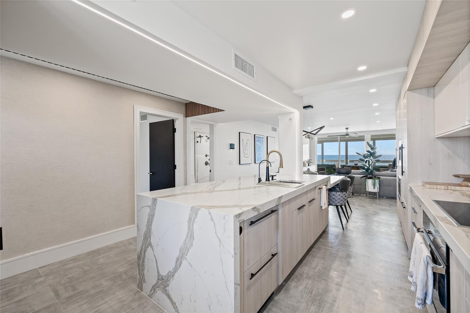 REDINGTON TOWERS 3 CONDO - Residential