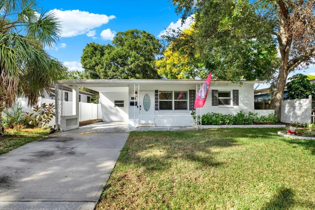 Photo of 727 54th Avenue N, St Petersburg, FL 33703 (MLS # TB8436182)