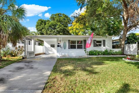 Photo of 727 54th Avenue N, St Petersburg, FL 33703 (MLS # TB8436182)