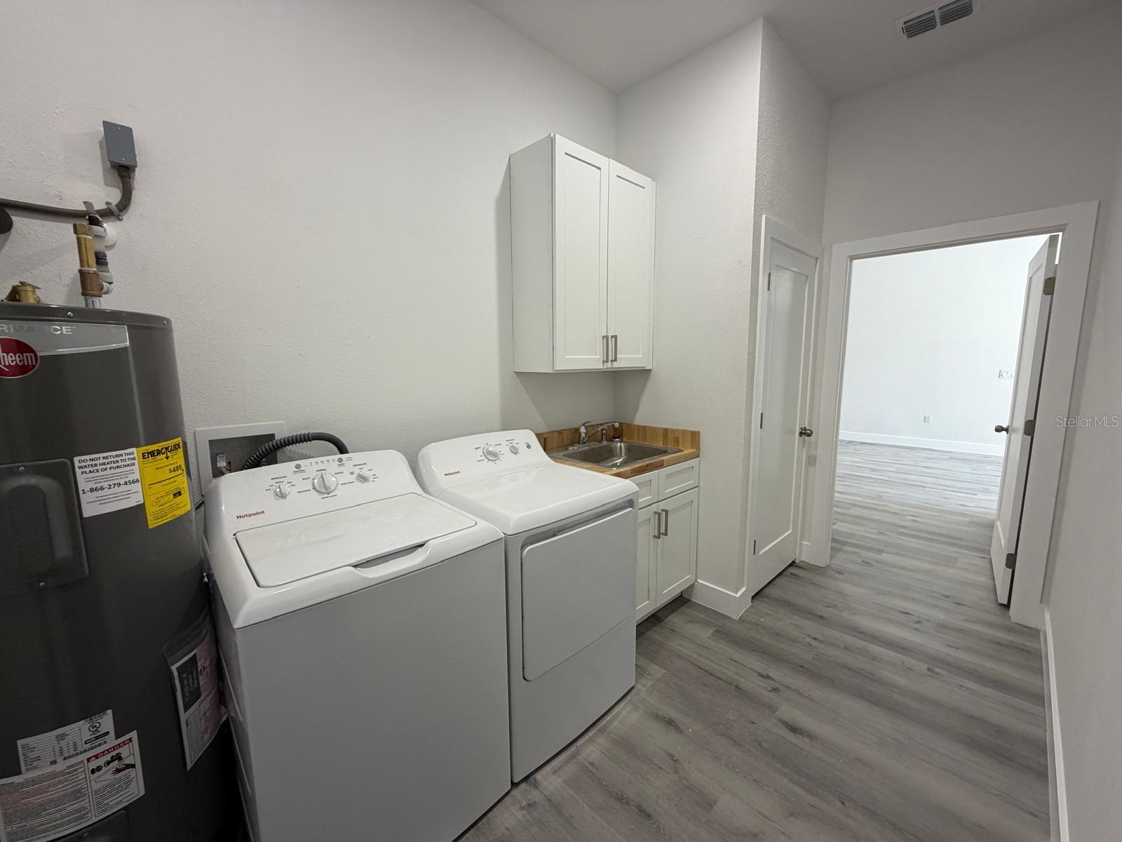 ROTONDA LAKES - Residential