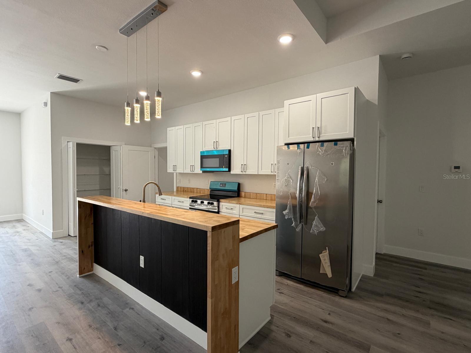 ROTONDA LAKES - Residential