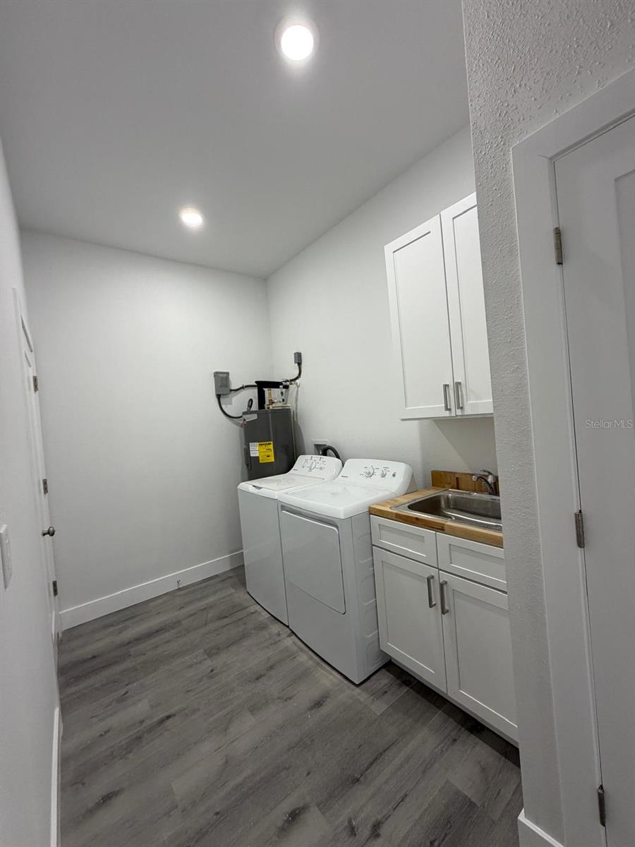 ROTONDA LAKES - Residential