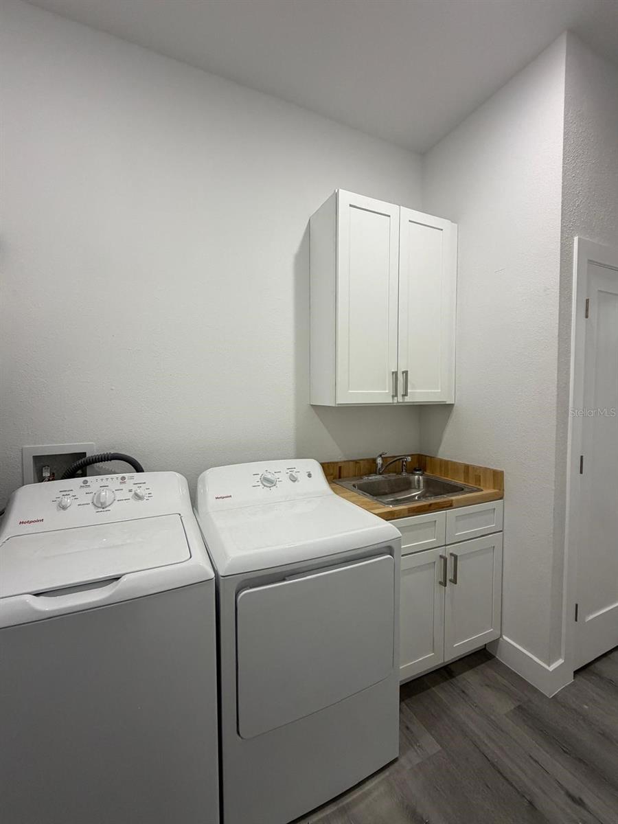 ROTONDA LAKES - Residential