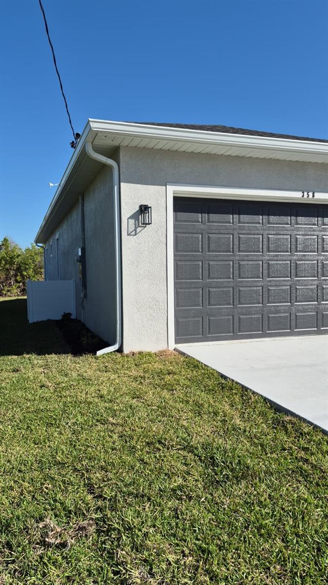 ROTONDA LAKES - Residential