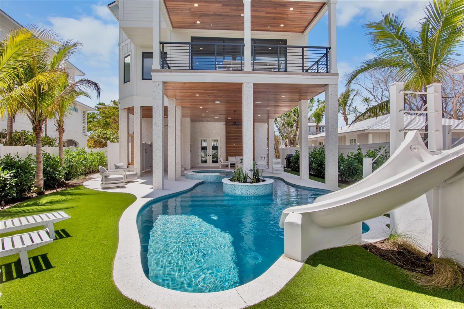 MIRA MAR BEACH - Residential