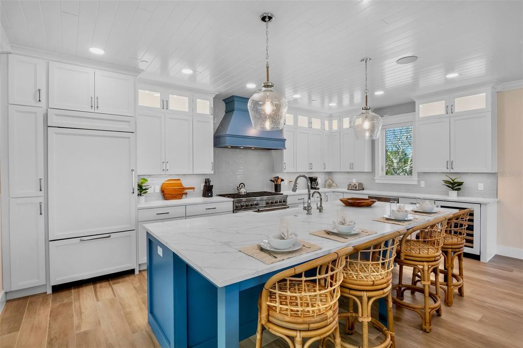 Photo of 135 Avenida Veneccia, Sarasota, FL 34242 (MLS # A4670533)