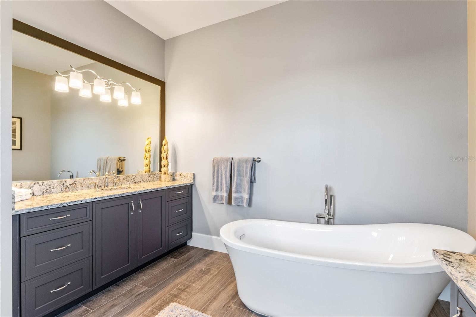 BALDWIN PARKA - Residential