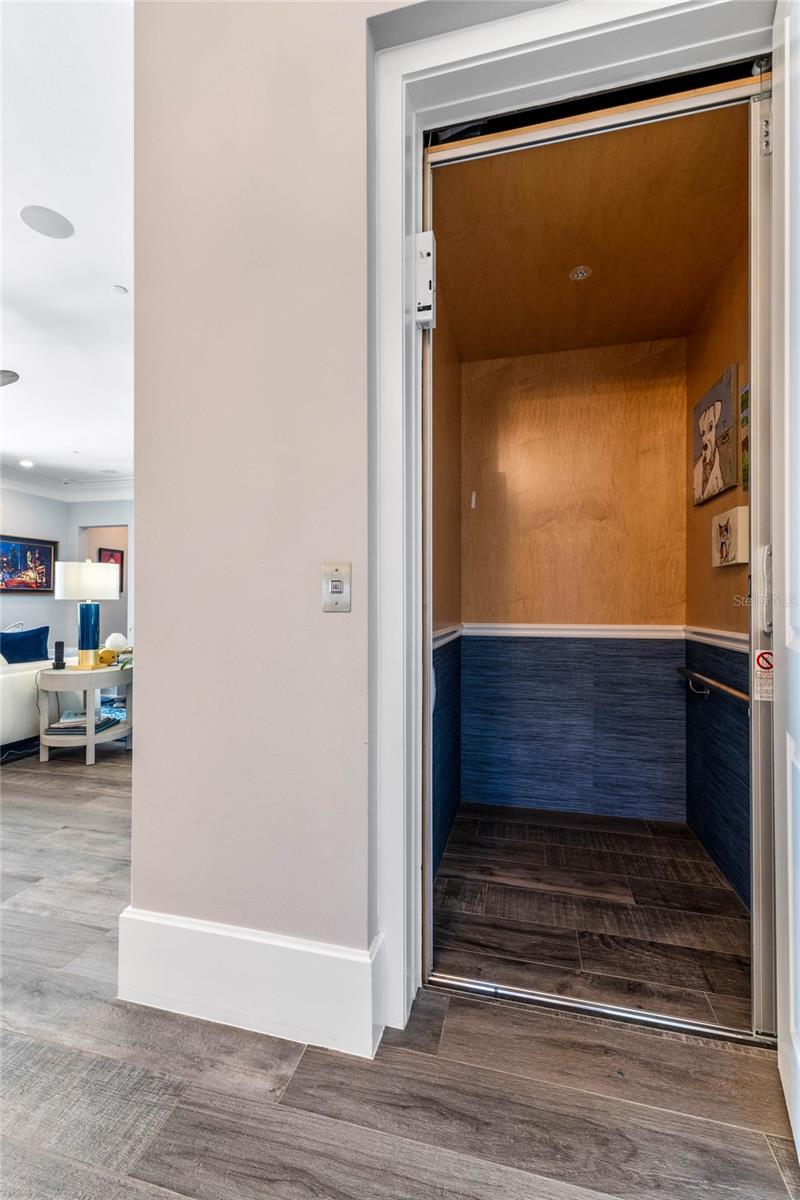 BALDWIN PARKA - Residential