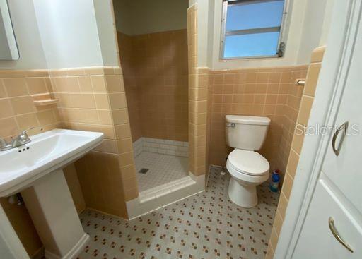 CREEKSIDE - Residential Lease