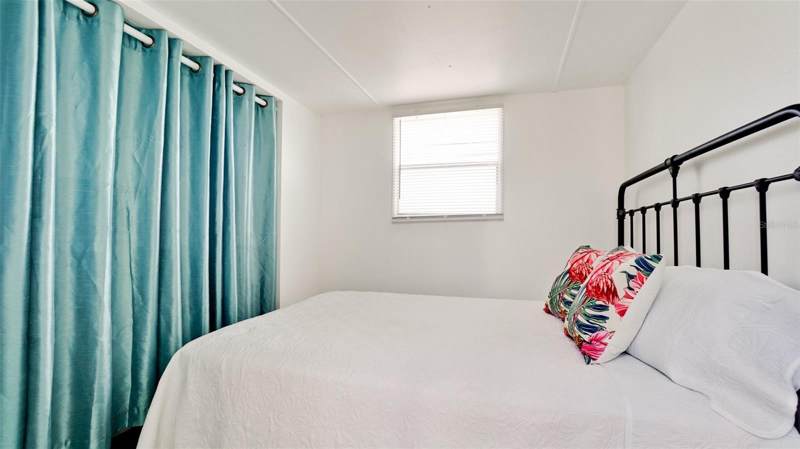 PARADISE BAY ESTATES CO-OP - Residential