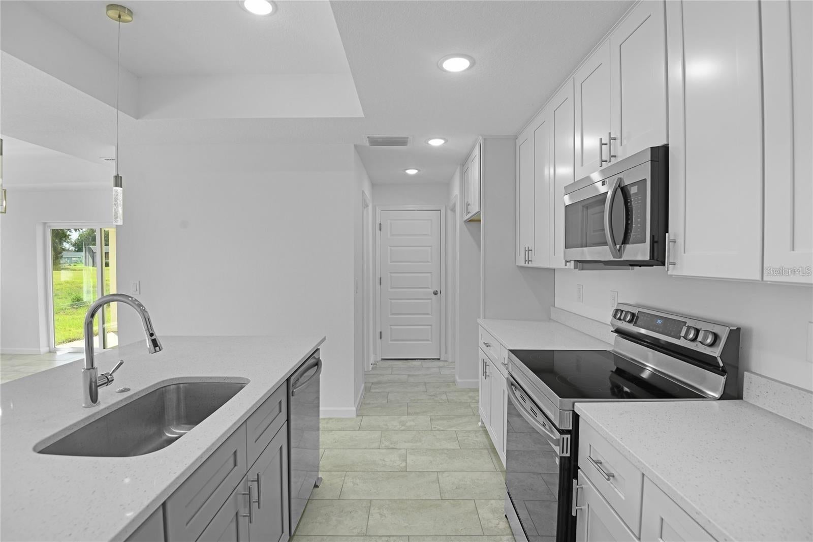 878 NELSON DRIVE