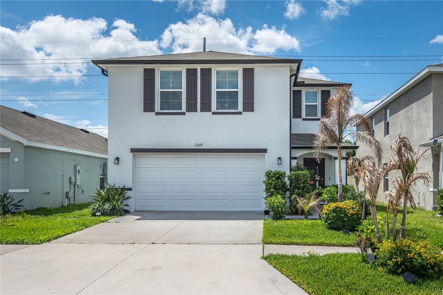 Make your appoinment today today to see this Beautiful Riverview home in Ridgewood.  4 bedooms 2/1 baths.  Close to shopping,  beaches,  Tampa,  Airports,  Orlando.  This home has a full fenced in back yard.  New gutters on this home.  Everything is only 5 years old.  Amenities include a Resort-Stu