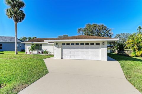 A home in PALMETTO