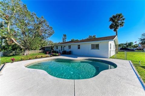 A home in PALMETTO