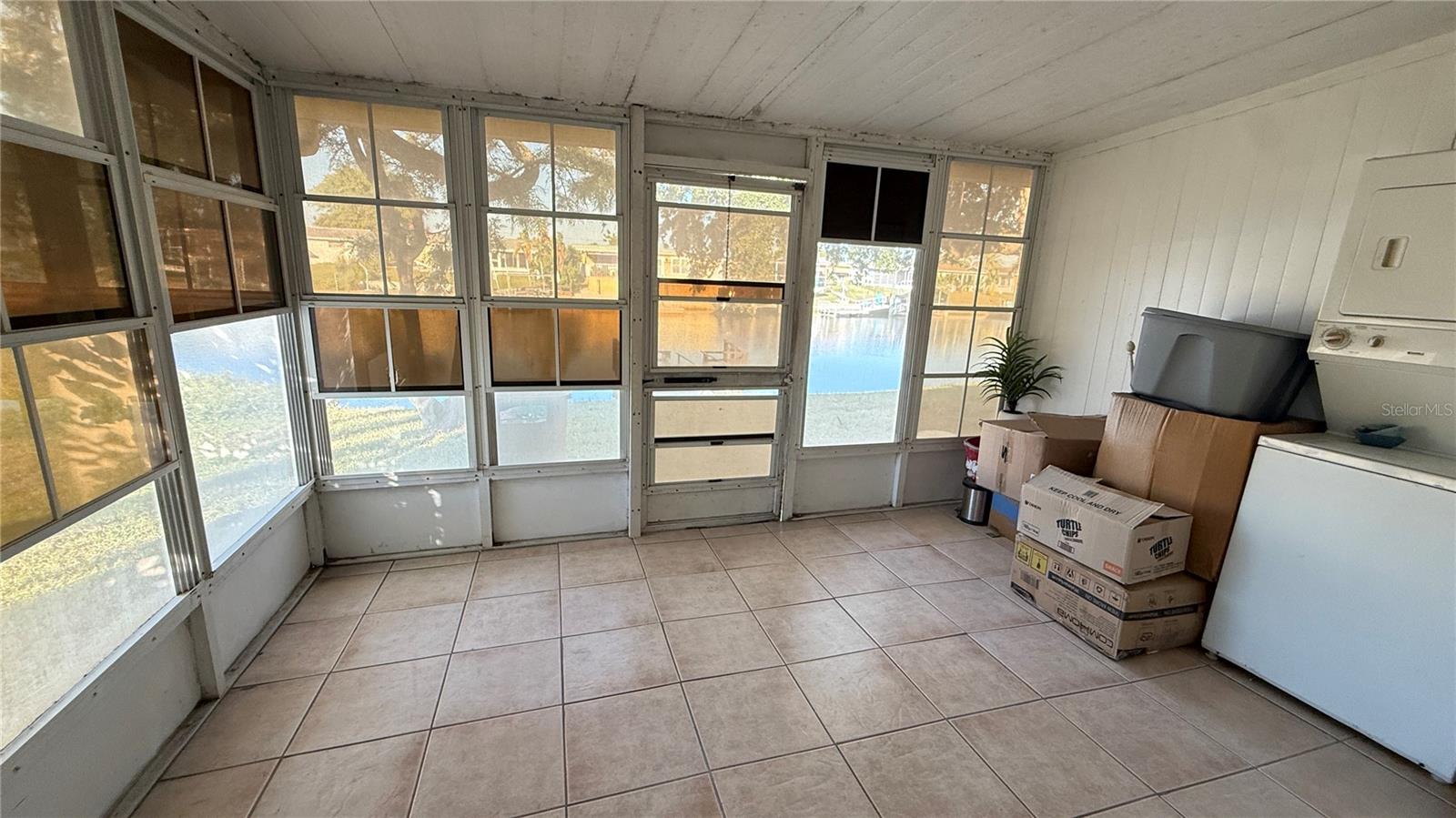 LEISURE BEACH - Residential Lease