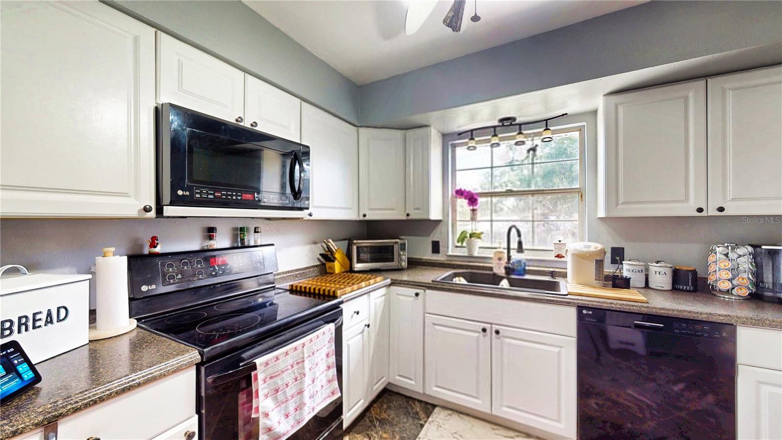 2333 CHESHIRE PLACE
