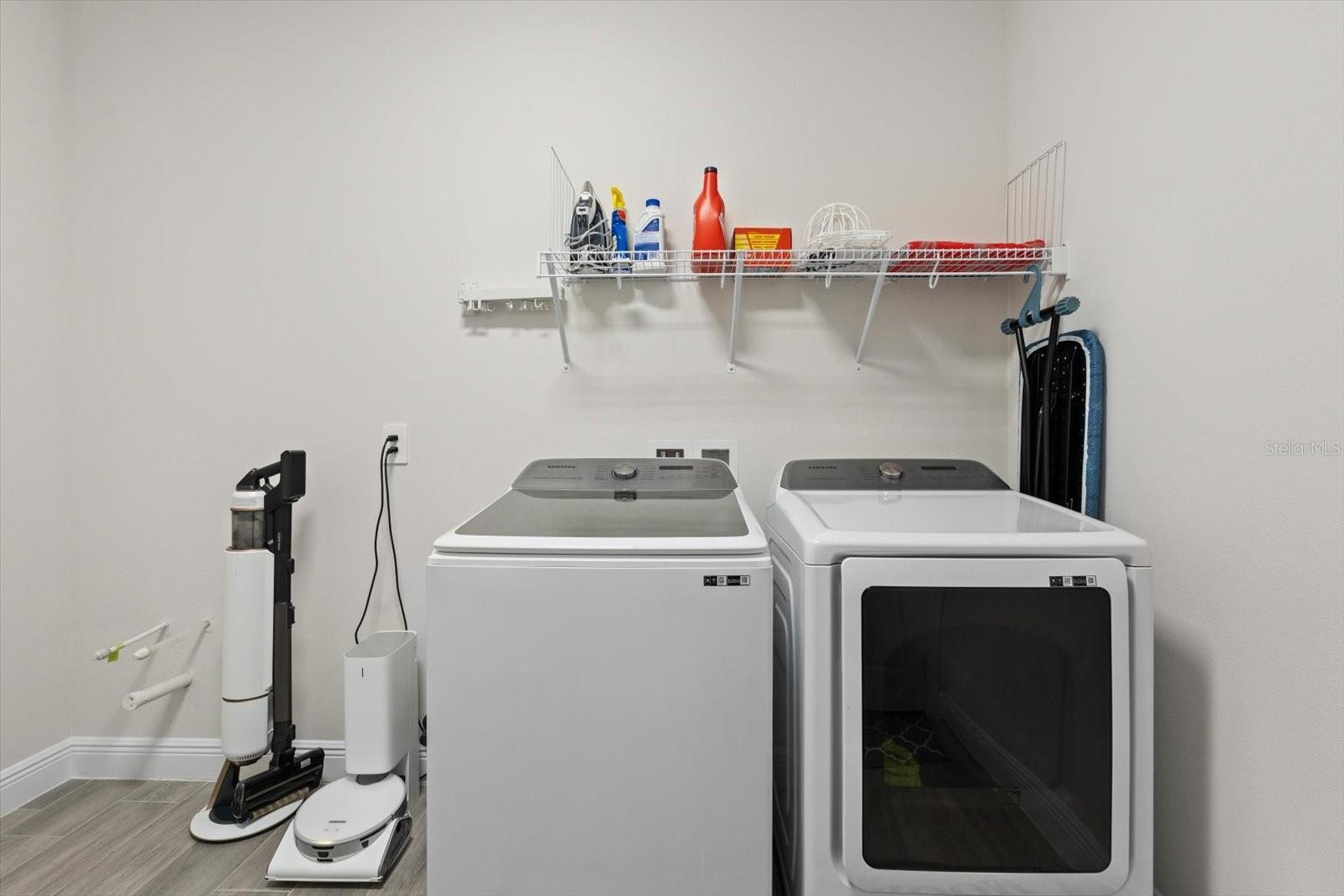 COUNTRY CLUB EAST AT LAKEWD RNCH TT - Residential