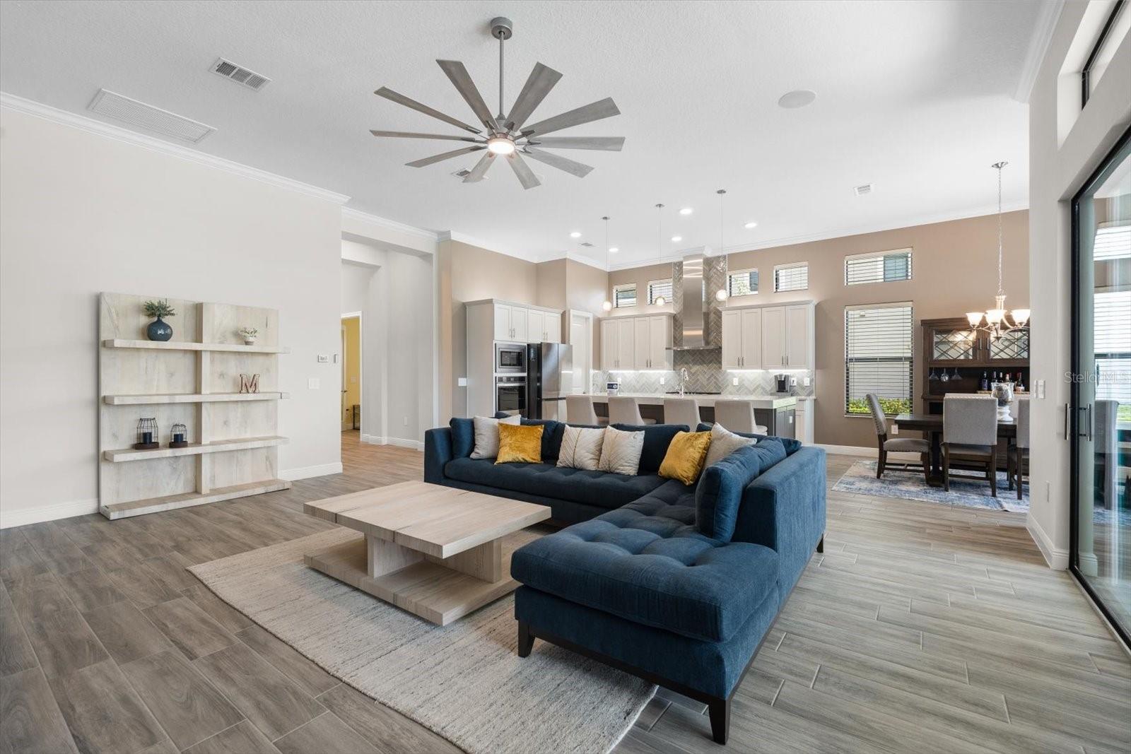 COUNTRY CLUB EAST AT LAKEWD RNCH TT - Residential