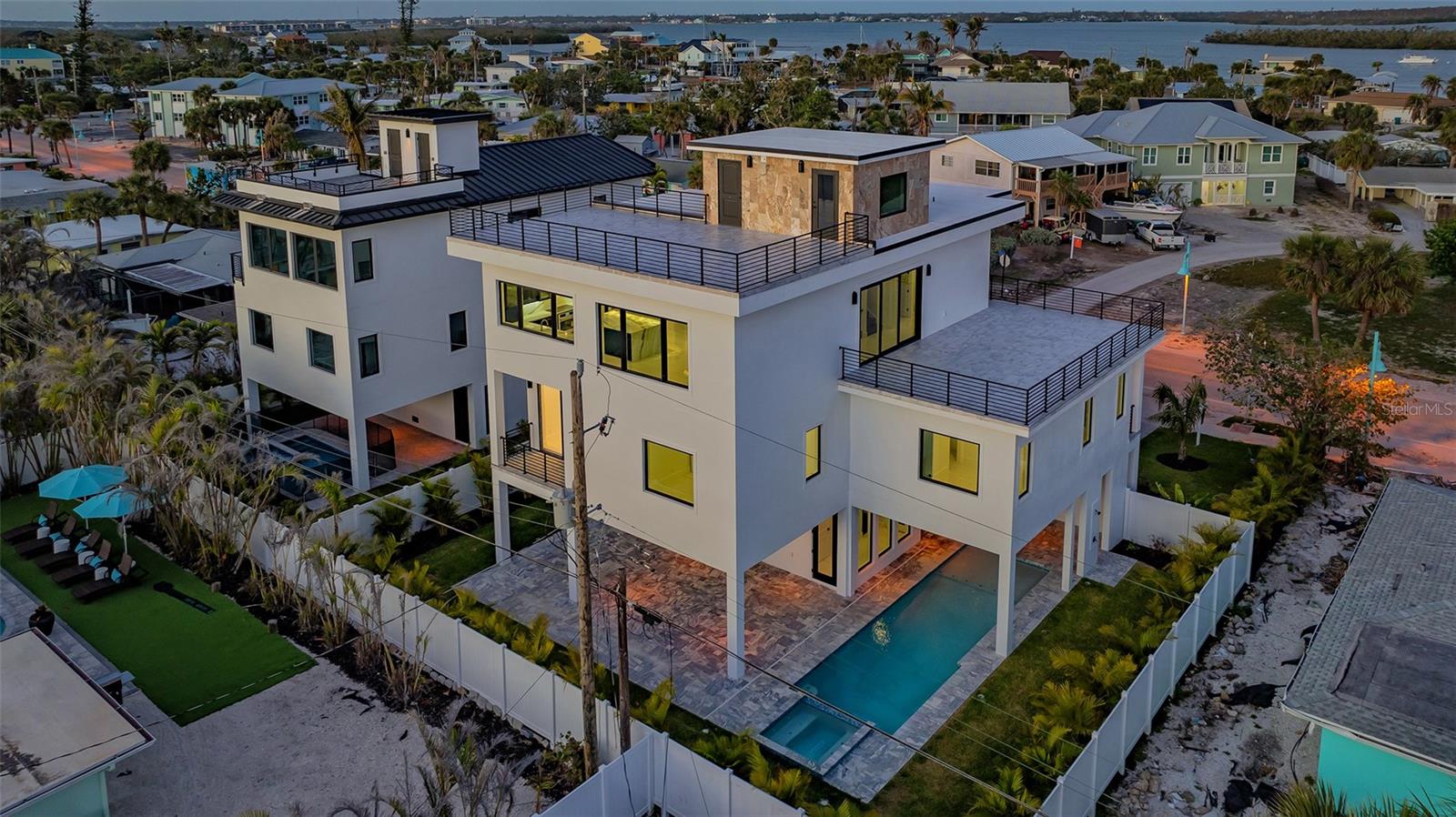 ENGLEWOOD SHORES - Residential
