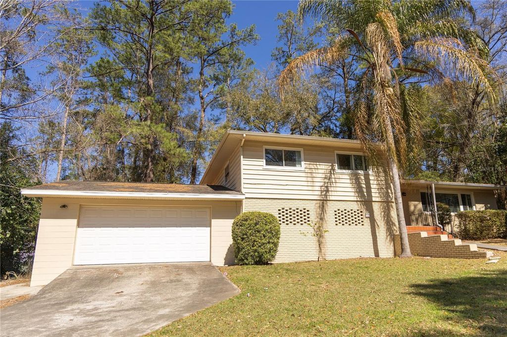 Photo of 2910 SW 1st Avenue, Gainesville, FL 32607 (MLS # OM719355)