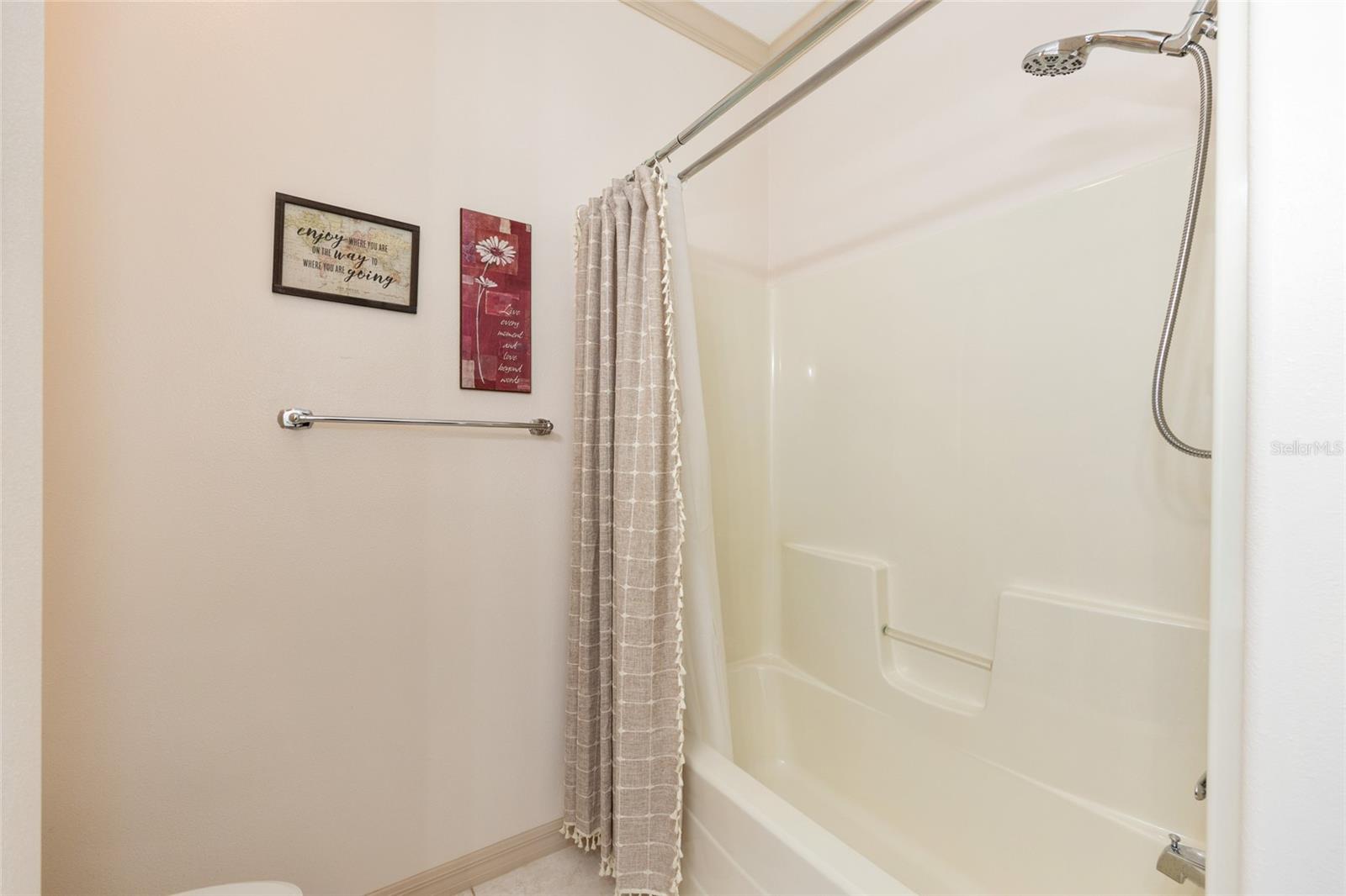 SUMMERGLEN - Residential