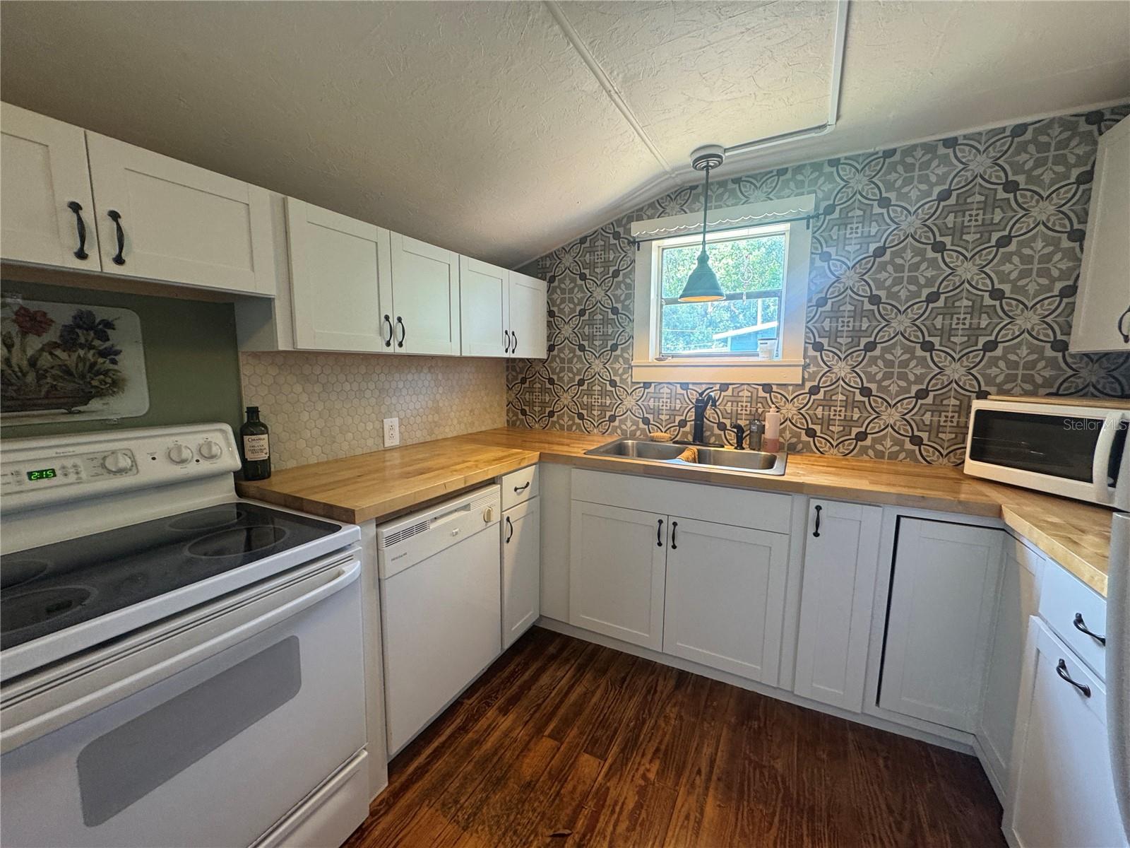 S C MOORE ADD MRS S C MOORE ESTATE - Residential