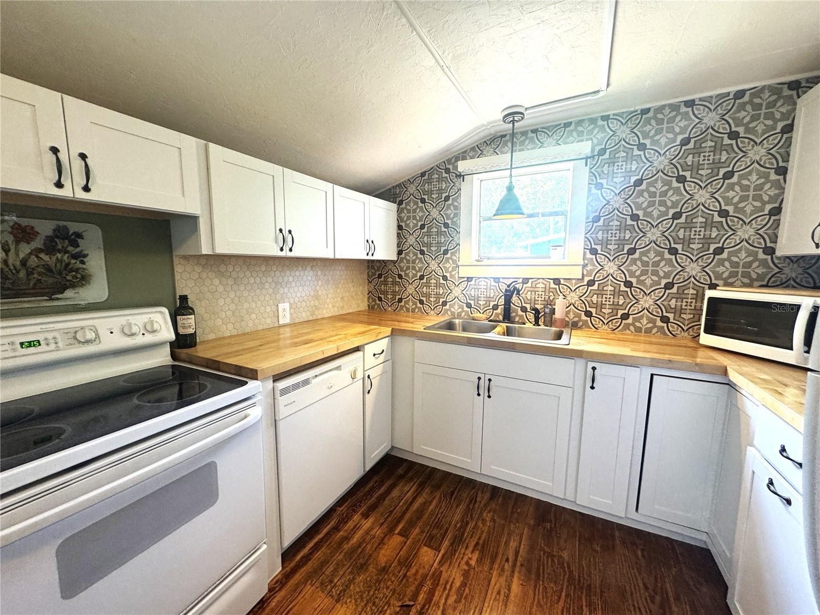 S C MOORE ADD MRS S C MOORE ESTATE - Residential