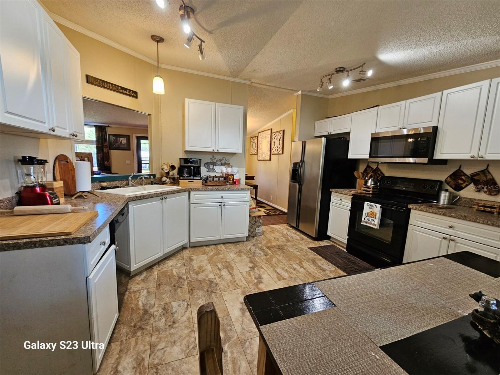 STRAITS SUB - Residential