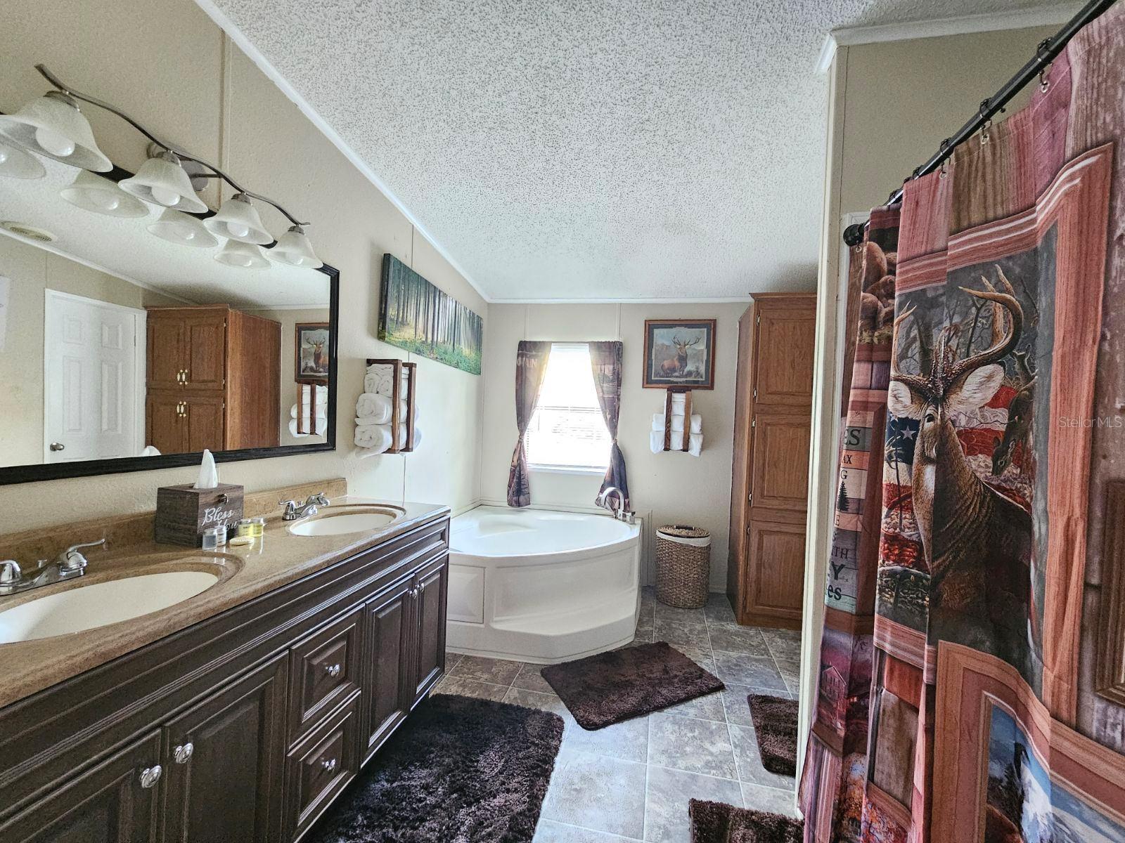 STRAITS SUB - Residential