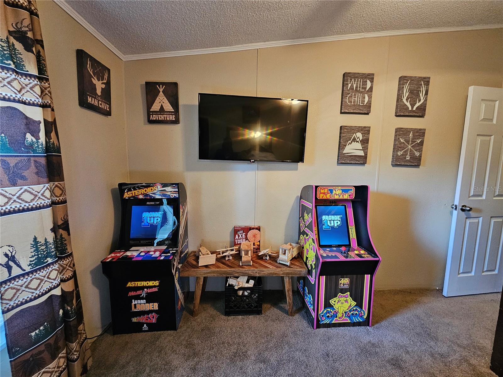 STRAITS SUB - Residential